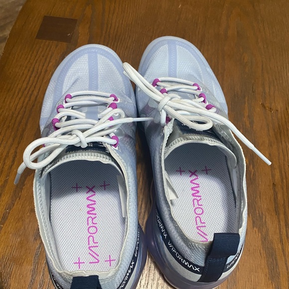 Women’s Nike Air Vapormax 2019 - Picture 3 of 6